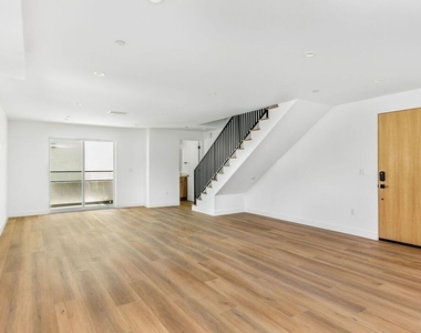 4303 Tujunga Avenue - Photo Thumbnail 8