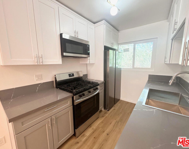 1148 N Formosa Avenue - Photo Thumbnail 4