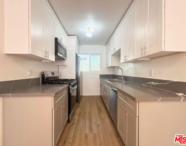 1148 N Formosa Avenue - Photo Thumbnail 3