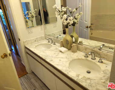 10650 Kinnard Avenue - Photo Thumbnail 13