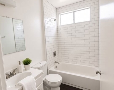 1208 W Adams Boulevard - Photo Thumbnail 3
