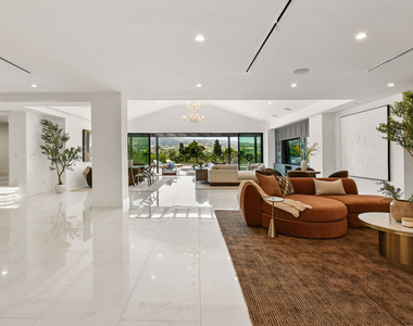 4423 Bergamo Drive - Photo Thumbnail 7