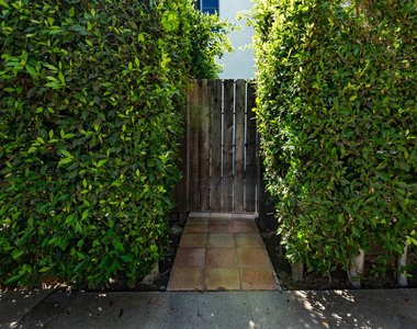 7714 Rosewood Avenue - Photo Thumbnail 14