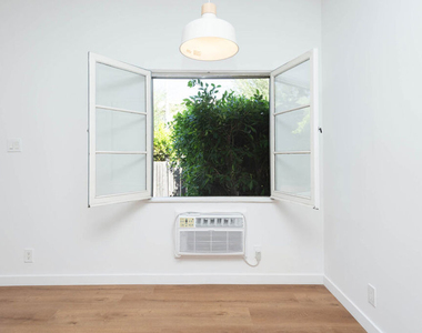7714 Rosewood Avenue - Photo Thumbnail 7