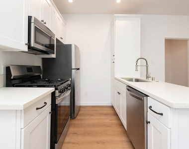 7714 Rosewood Avenue - Photo Thumbnail 4