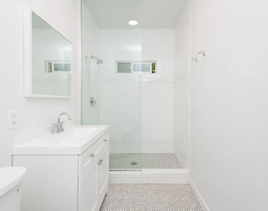 7714 Rosewood Avenue - Photo Thumbnail 10