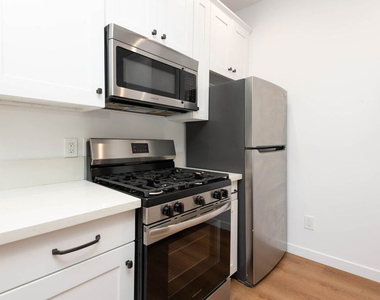 7714 Rosewood Avenue - Photo Thumbnail 6