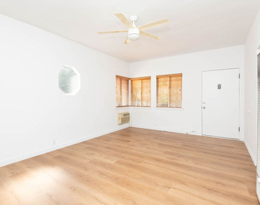 9025 Rangely Avenue - Photo Thumbnail 4