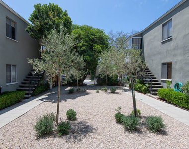 9025 Rangely Avenue - Photo Thumbnail 2