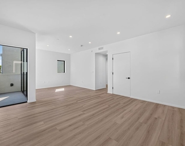 1853 12th Street - Photo Thumbnail 2