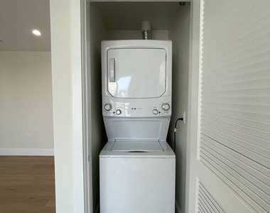 11042 La Maida Street - Photo Thumbnail 20