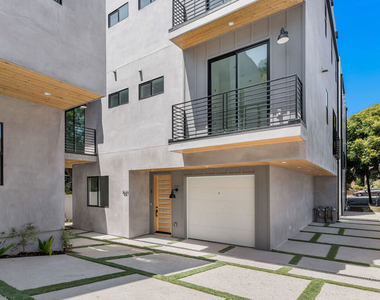 1821 N Ashmore Street - Photo Thumbnail 17