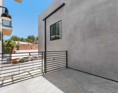 1821 N Ashmore Street - Photo Thumbnail 22