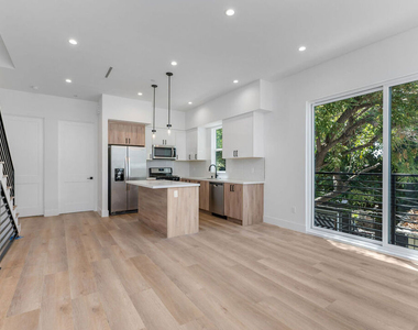 1821 N Ashmore Street - Photo Thumbnail 18