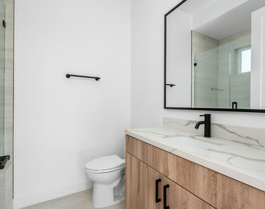 10819 Morrison Street - Photo Thumbnail 7