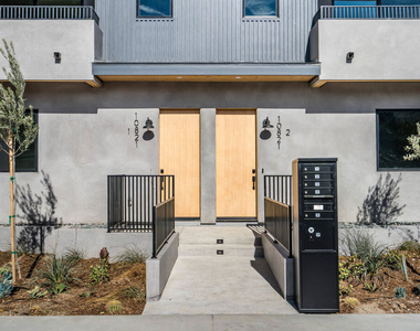 10819 Morrison Street - Photo Thumbnail 11