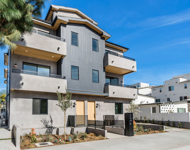 10819 Morrison Street - Photo Thumbnail 10
