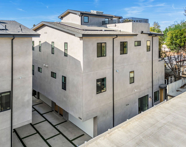 10819 Morrison Street - Photo Thumbnail 8