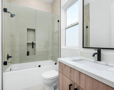 10819 Morrison Street - Photo Thumbnail 5