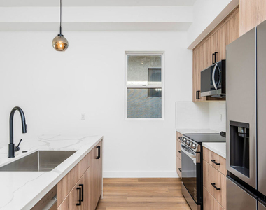 10819 Morrison Street - Photo Thumbnail 4