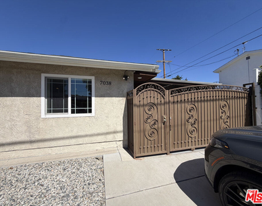 7038 Alcove Avenue - Photo Thumbnail 8