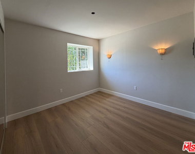 7038 Alcove Avenue - Photo Thumbnail 7