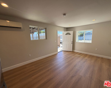 7038 Alcove Avenue - Photo Thumbnail 4