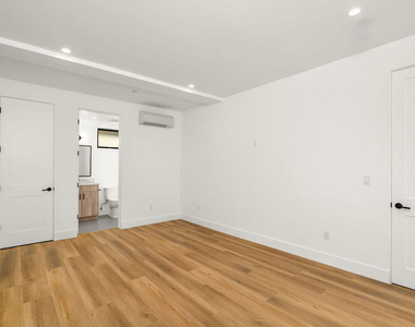 2206 Carmona Avenue - Photo Thumbnail 9