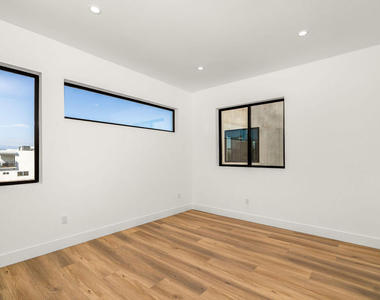 2206 Carmona Avenue - Photo Thumbnail 13