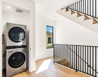 2206 Carmona Avenue - Photo Thumbnail 18