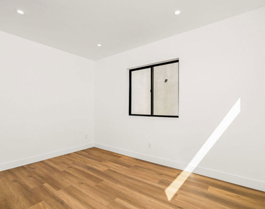 2206 Carmona Avenue - Photo Thumbnail 16