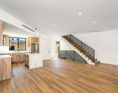 2206 Carmona Avenue - Photo Thumbnail 4