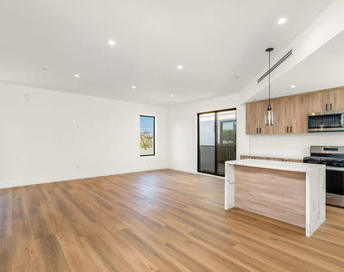 2206 Carmona Avenue - Photo Thumbnail 2