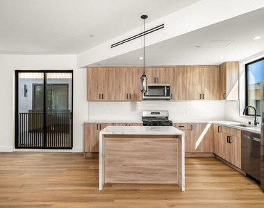2206 Carmona Avenue - Photo Thumbnail 1
