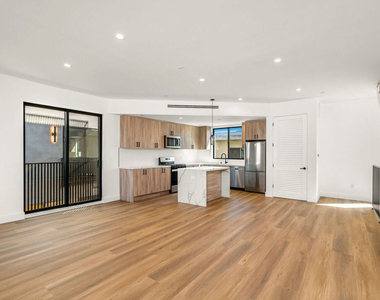 2206 Carmona Avenue - Photo Thumbnail 5