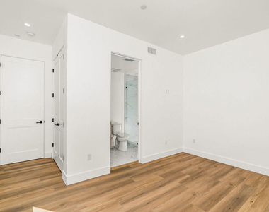 2206 Carmona Avenue - Photo Thumbnail 15