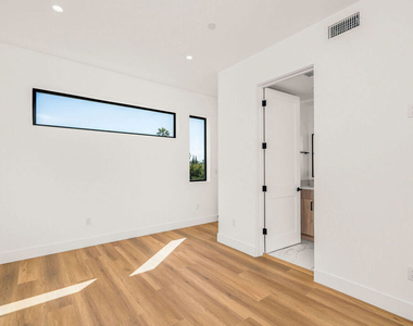 2206 Carmona Avenue - Photo Thumbnail 6