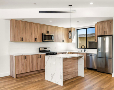 2206 Carmona Avenue - Photo Thumbnail 3