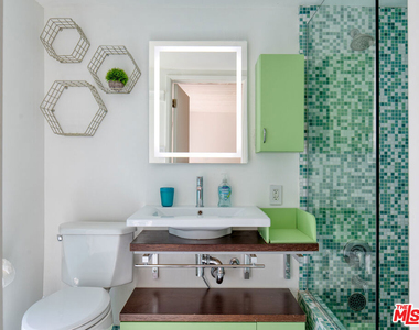 475 E Desert Willow Circle - Photo Thumbnail 18
