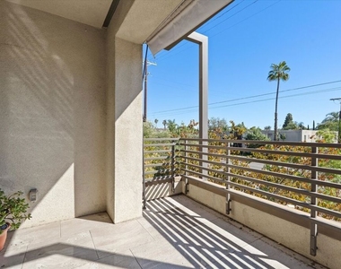 13225 Victory Boulevard - Photo Thumbnail 16