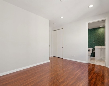 13225 Victory Boulevard - Photo Thumbnail 26