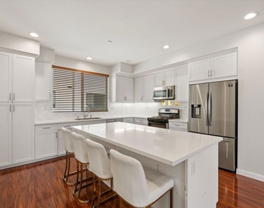 13225 Victory Boulevard - Photo Thumbnail 8