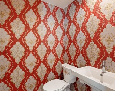 13225 Victory Boulevard - Photo Thumbnail 15