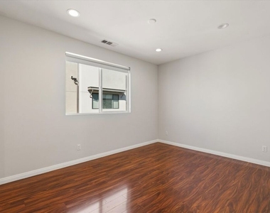 13225 Victory Boulevard - Photo Thumbnail 24