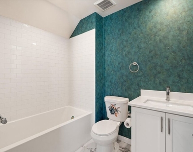 13225 Victory Boulevard - Photo Thumbnail 27