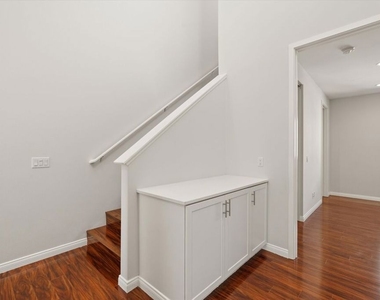 13225 Victory Boulevard - Photo Thumbnail 17