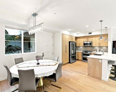 4240 Laurel Canyon Boulevard - Photo Thumbnail 4