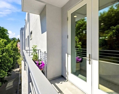 4240 Laurel Canyon Boulevard - Photo Thumbnail 12