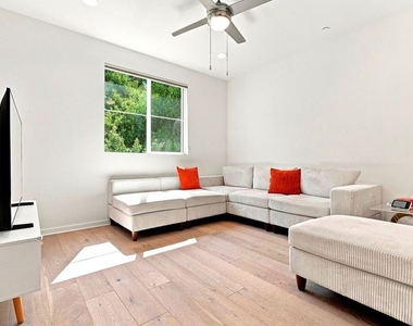 4240 Laurel Canyon Boulevard - Photo Thumbnail 20