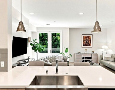 4240 Laurel Canyon Boulevard - Photo Thumbnail 8
